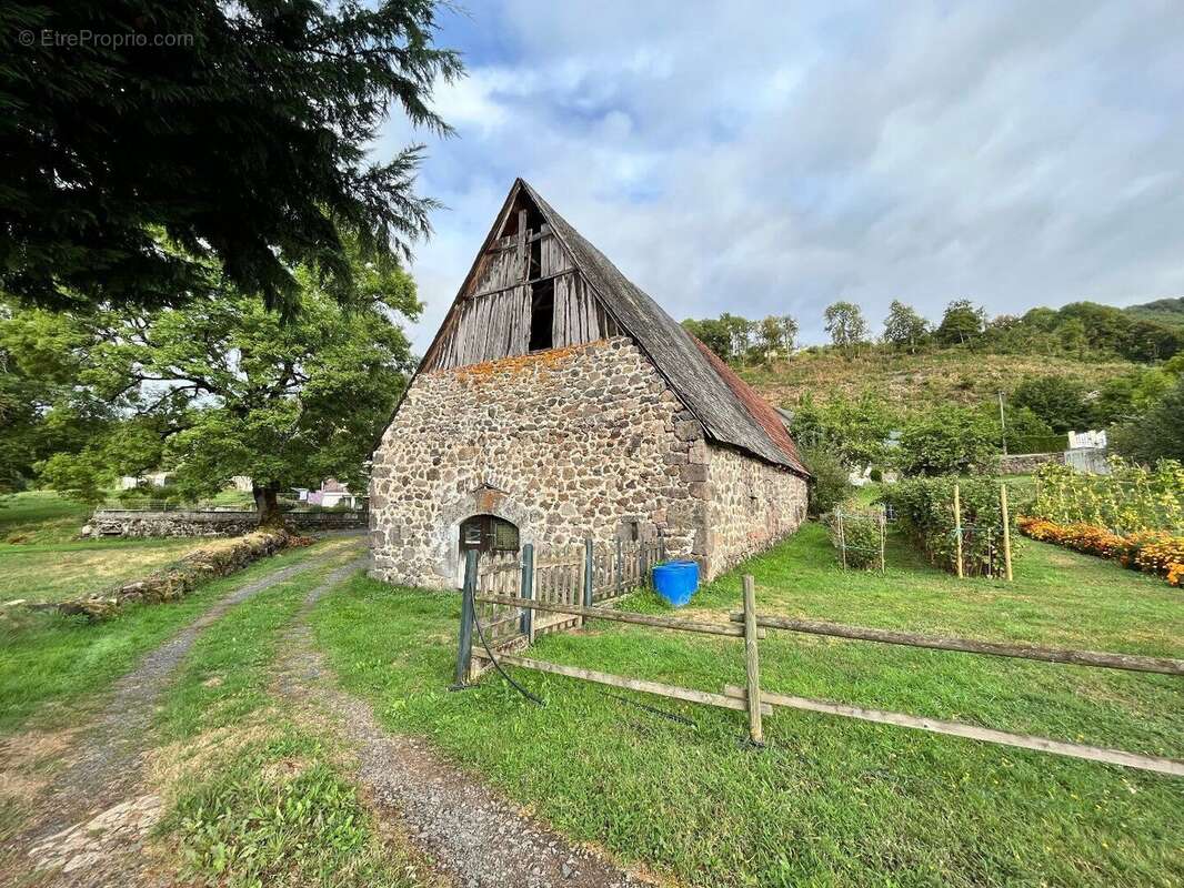 Grange 370m2 proche VIC / CERE - photo 2