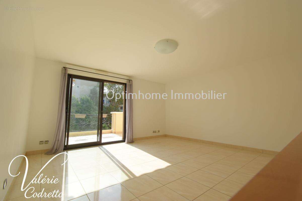 HYÈRES – T3 70 m² avec terrasse, garage – Résidence prisée proche centre-ville 83400 - photo 9