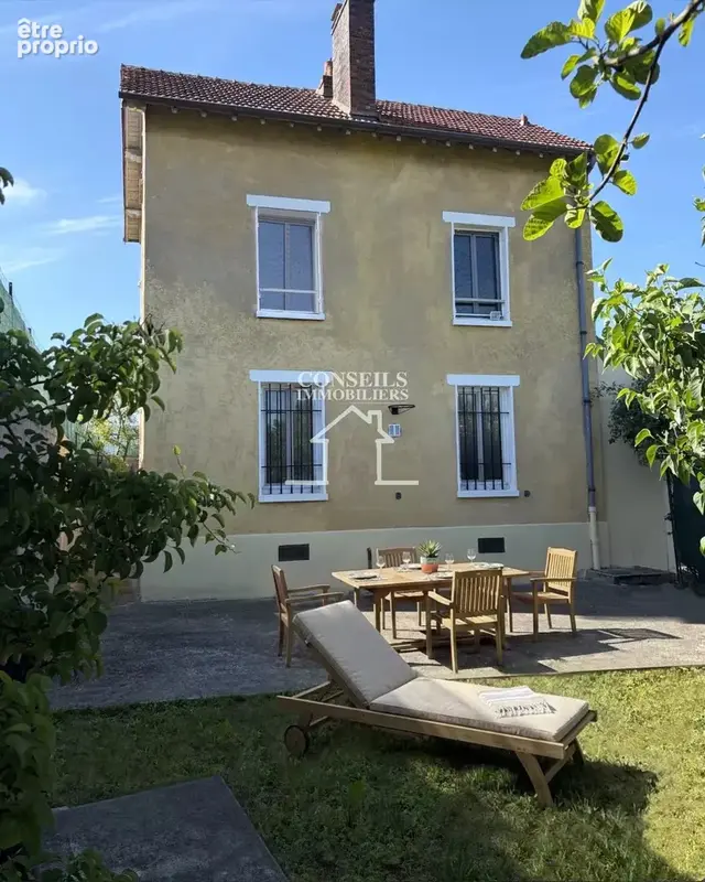 Maison à VILLENEUVE-SUR-YONNE