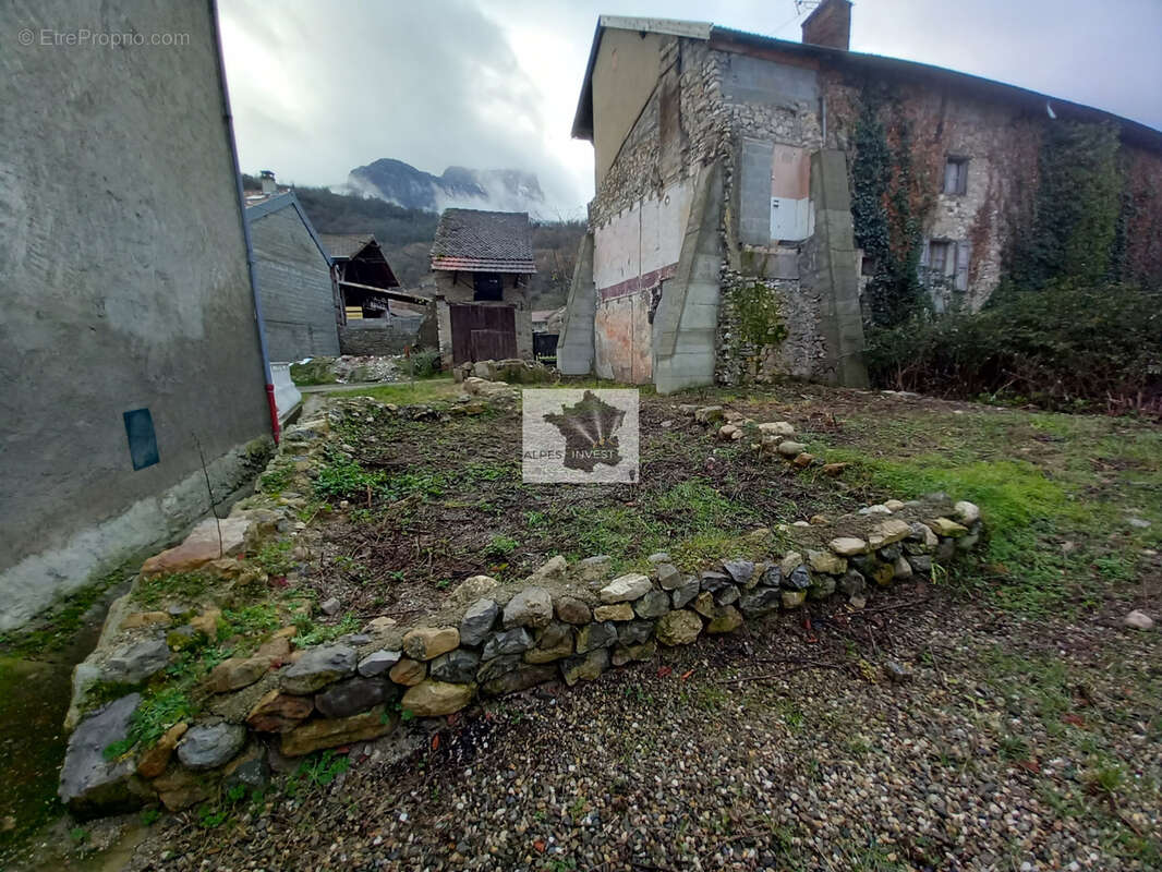 Terrain à CHAPAREILLAN