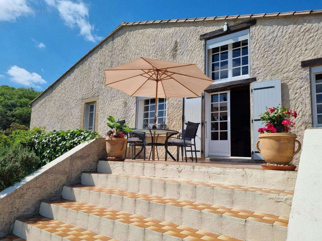 Maison à POMY