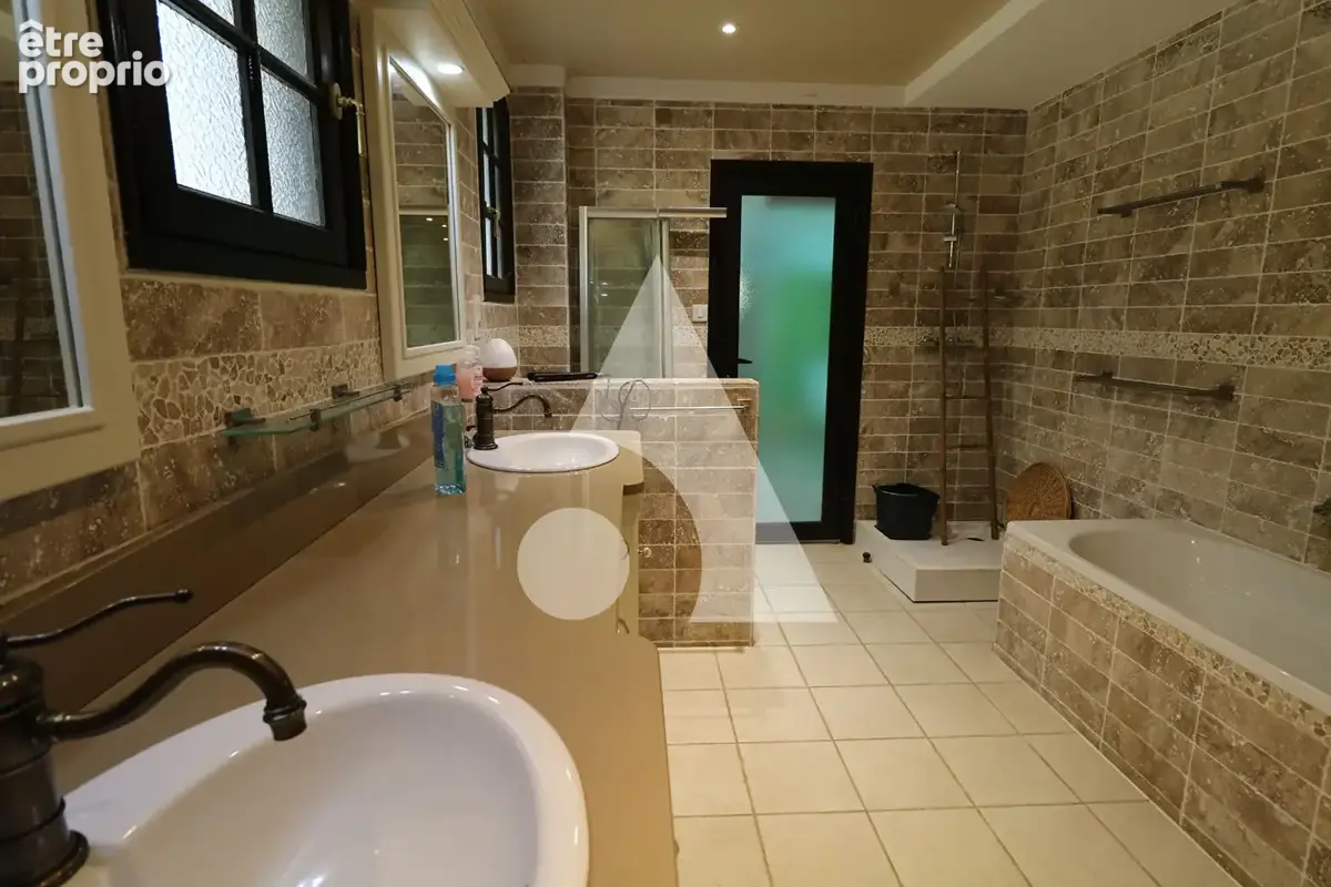 Villa sur les hauteurs de Lourdes de 9 pièces 438,52 m² - photo 8