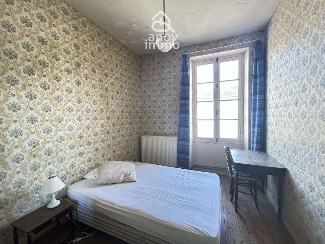 Rouillac centre, maison de ville avec  gros oeuvre en bon et - photo 10