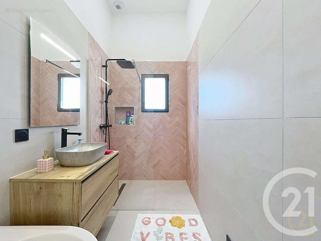 Maison 208 m² à Saint-Jean-De-Vedas  - photo 12