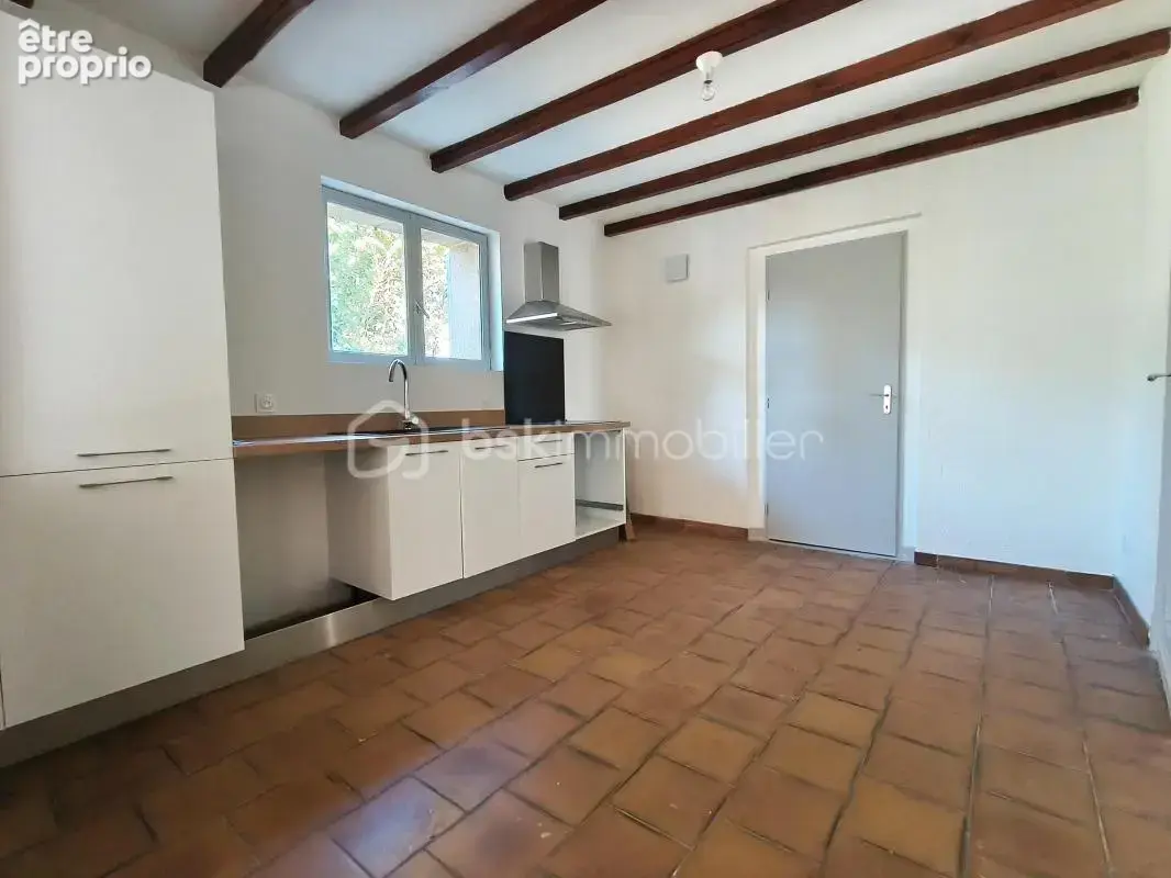 Maison individuelle, en ville, avec garage et jardinet. Trois chambres - photo 5