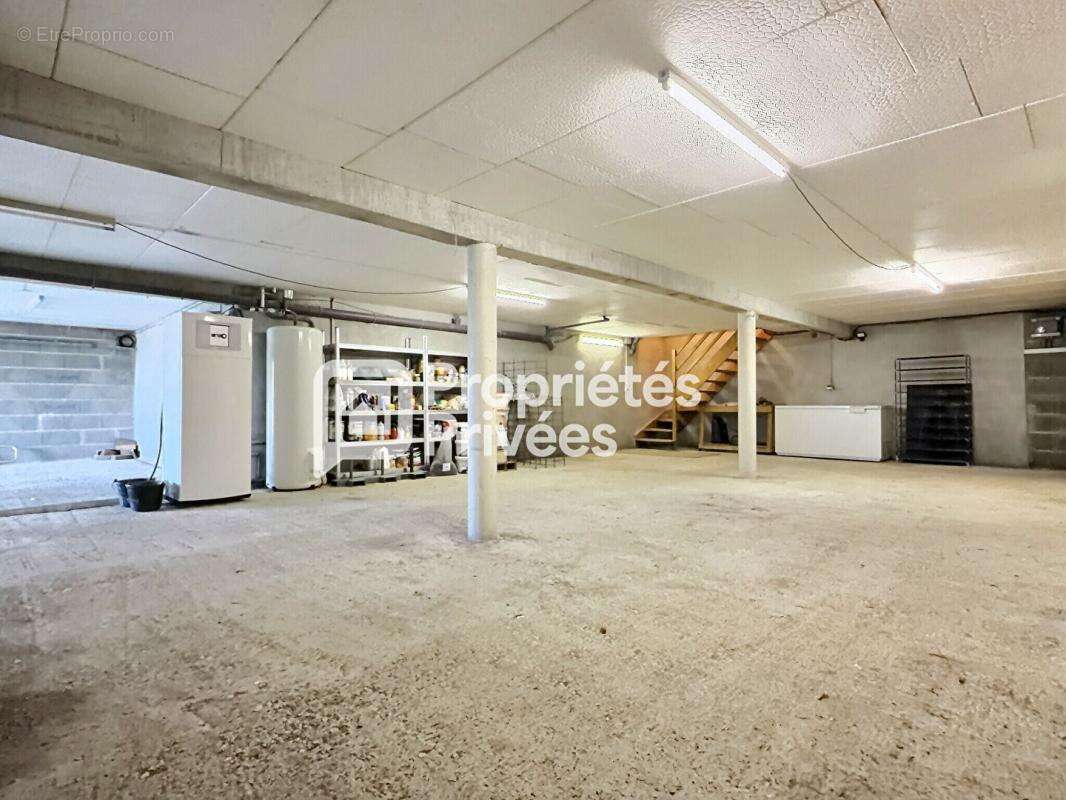 Maison T4/5 avec 3 ch., spacieux garage et abri pour camping-car au calme sur COMBERANCHE-ET-EPELUCHE (24600) - photo 10