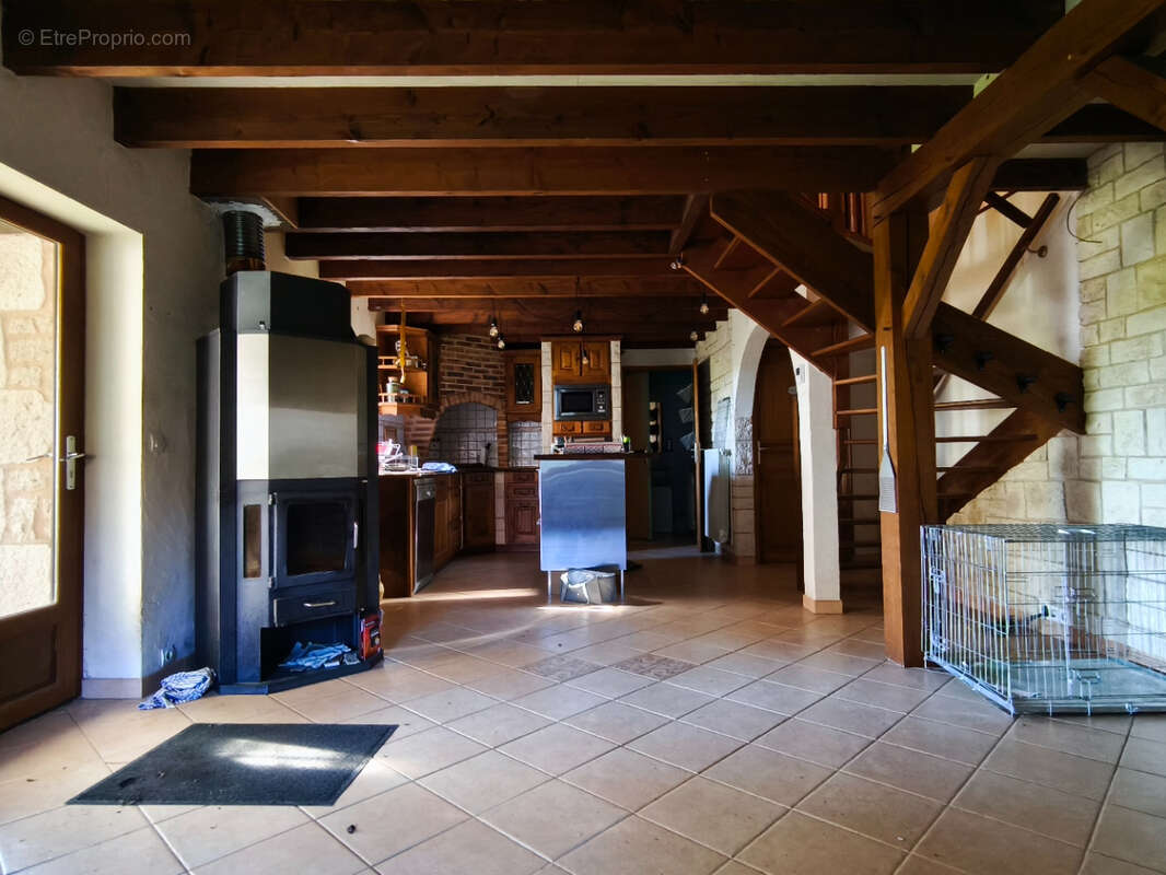 Maison à LA CHAPELLE-BATON