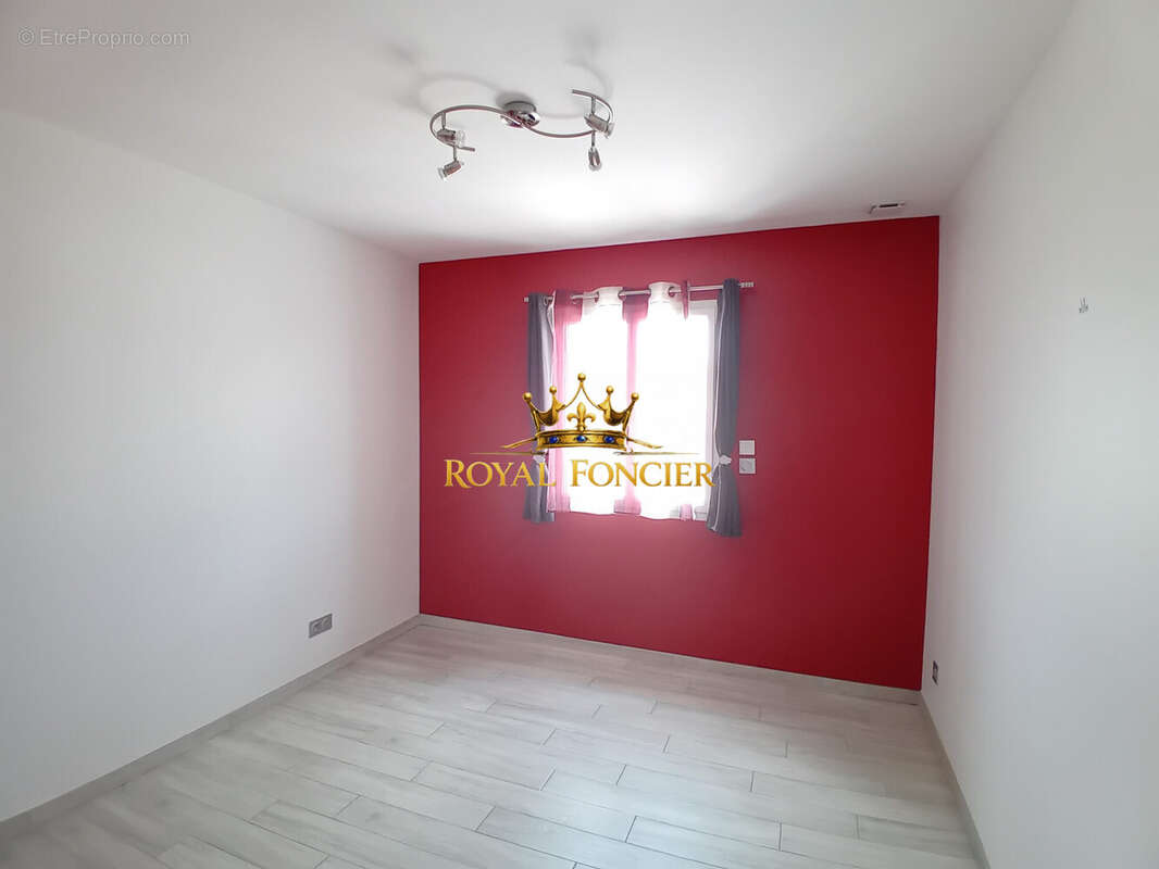 Maison 185 m² à Dange-Saint-Romain  - photo 5
