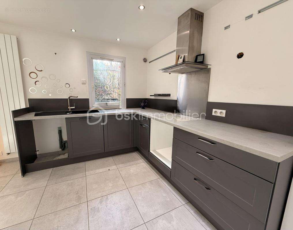 Maison lumineuse 106 m² – 3 chambres – Véranda plein sud – Jardin sans vis-à-vis – Garage - photo 7