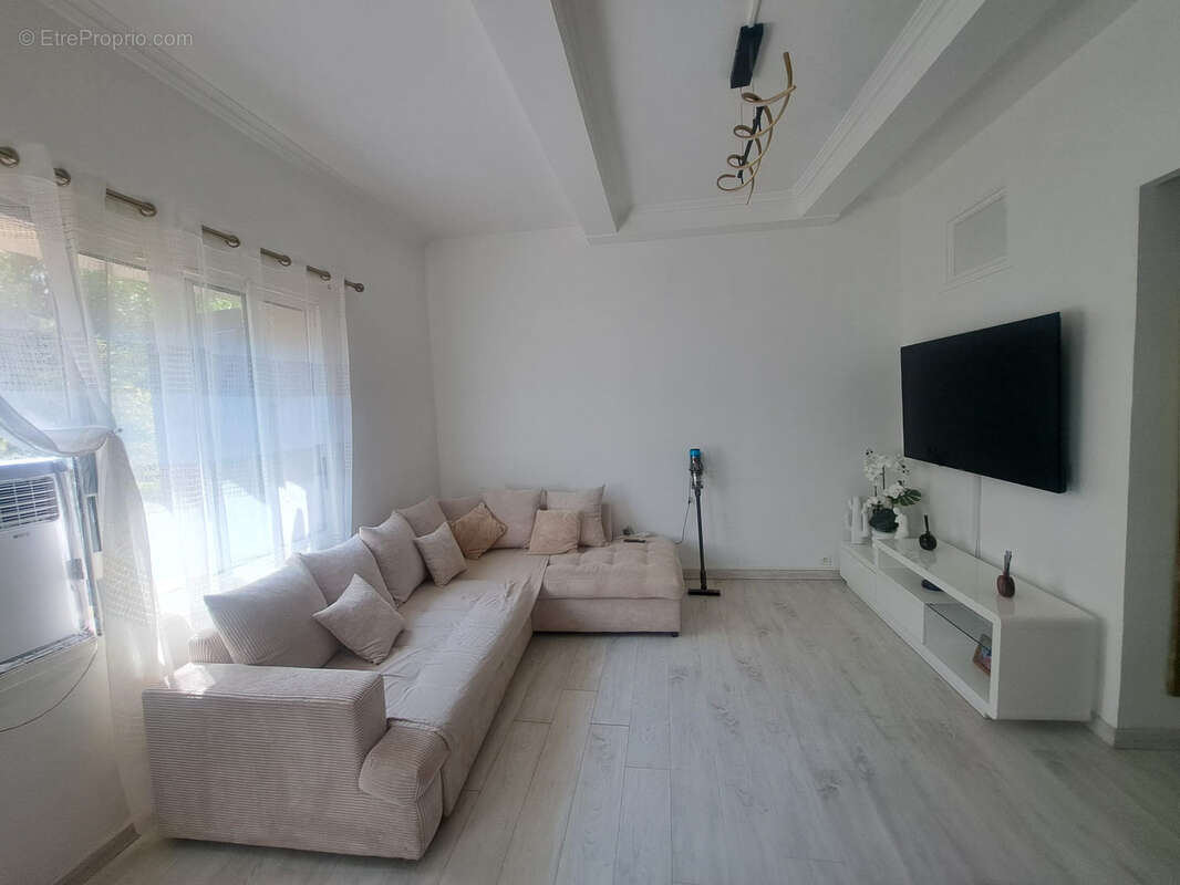 Appartement de type 3 avec belle hauteur sous plafond à vendre sur Agde ! - photo 2