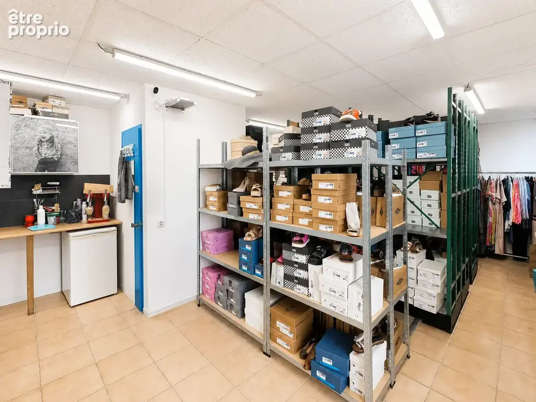 Divonne-les-Bains centre   Murs commerciaux loués   105,63 m2 + garage - photo 8