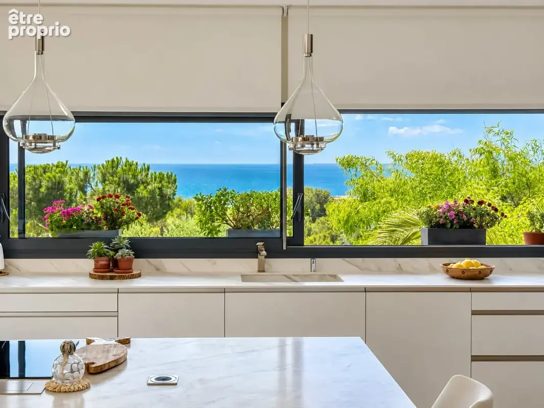 Saint-Clair Sud  Villa contemporaine d'exception avec piscine, jacuzzi et panorama spectaculaire sur la Méditerranée. - photo 10