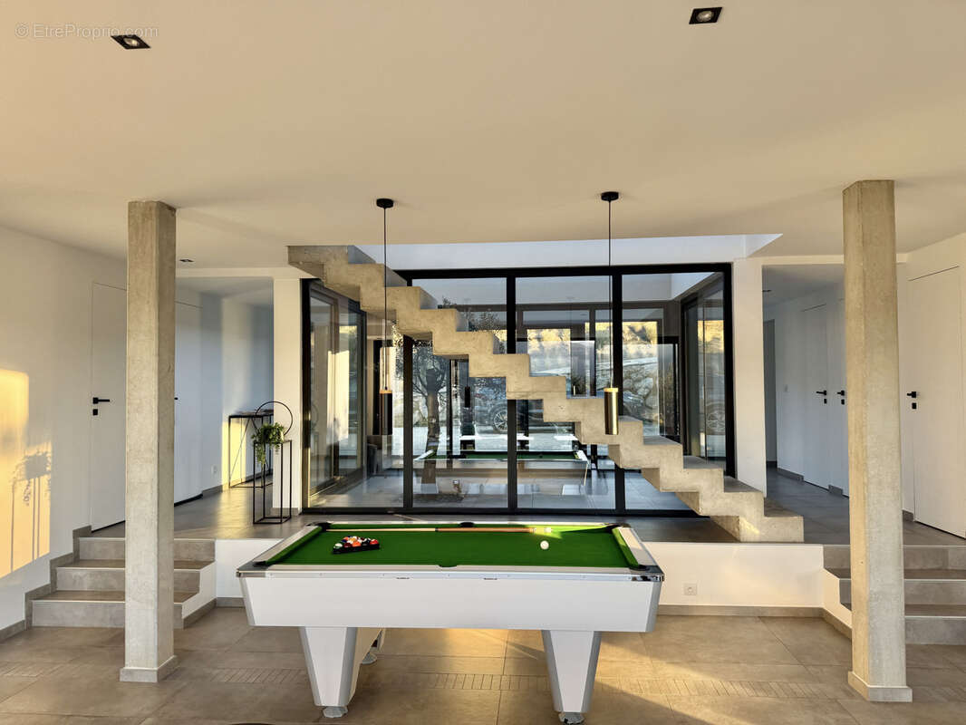 Villa contemporaine de 305 m2 à Saint-Péray - photo 9