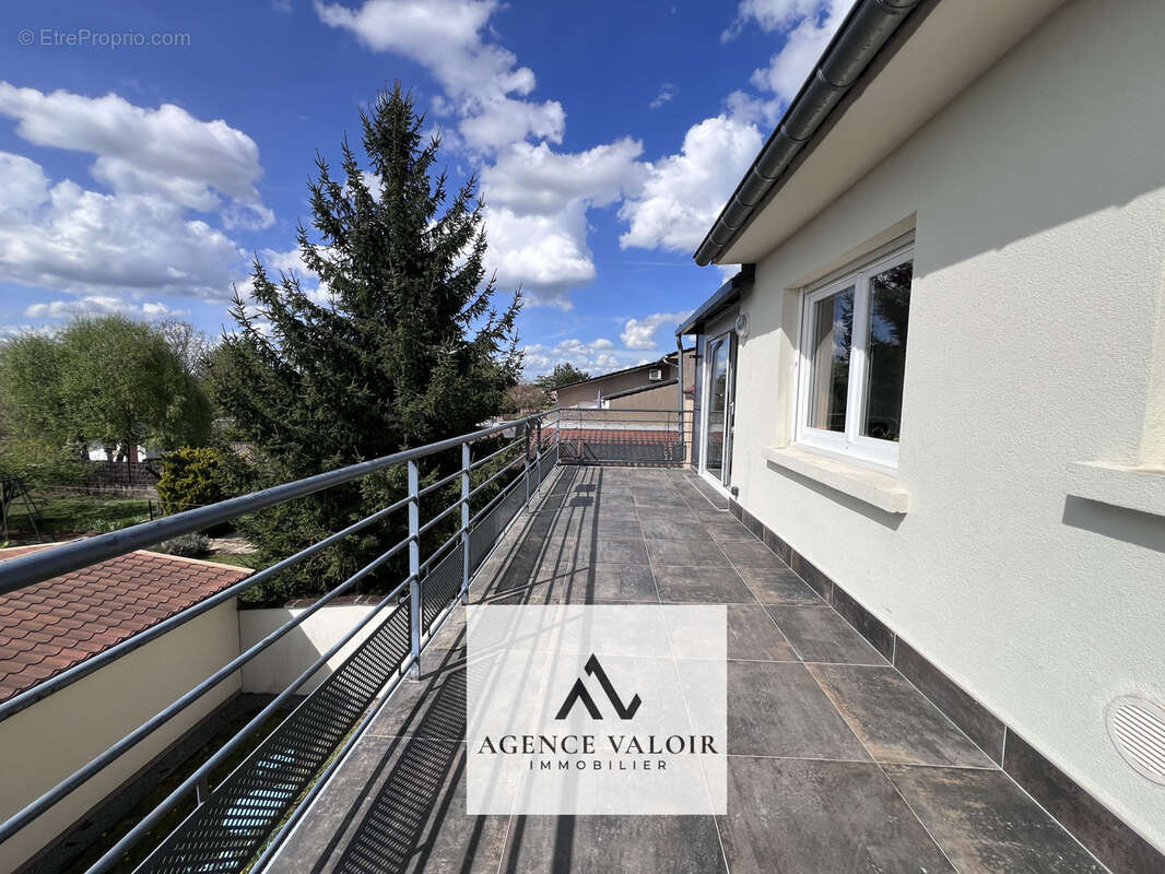 Appartement à AY-SUR-MOSELLE