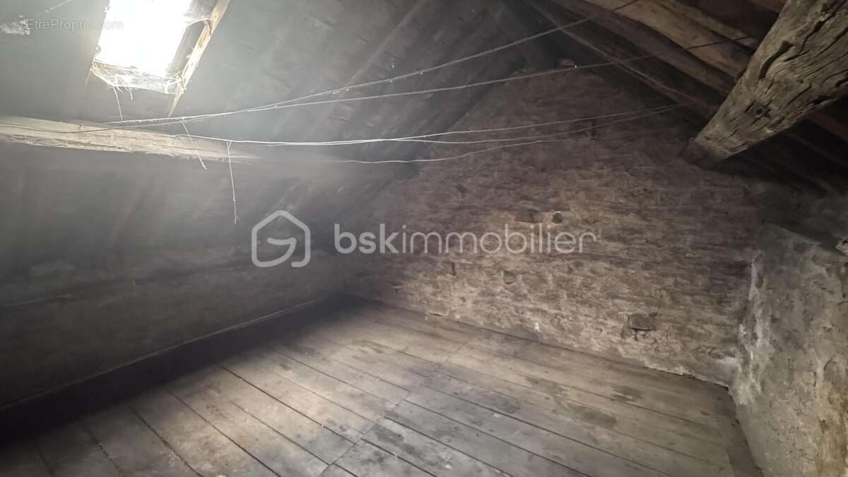 Maison a renover - photo 8