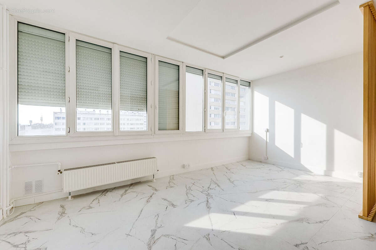 Appartement à PARIS-14E