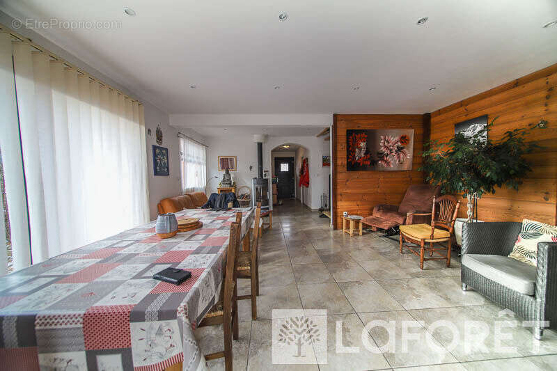 Maison à SAINT-CREPIN