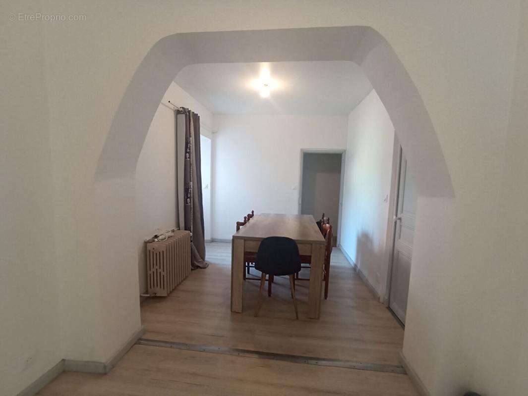 Maison à SAINT-GENOU