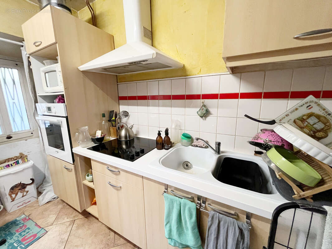 Maison à SAINT-CYR-DE-VALORGES