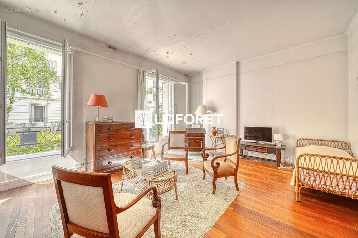 Appartement à PARIS-16E