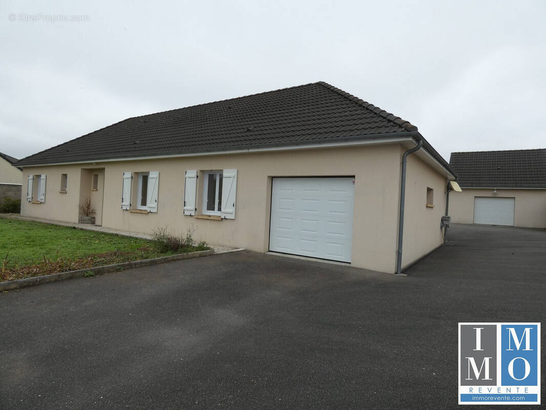 Maison à MOULINS-SUR-YEVRE