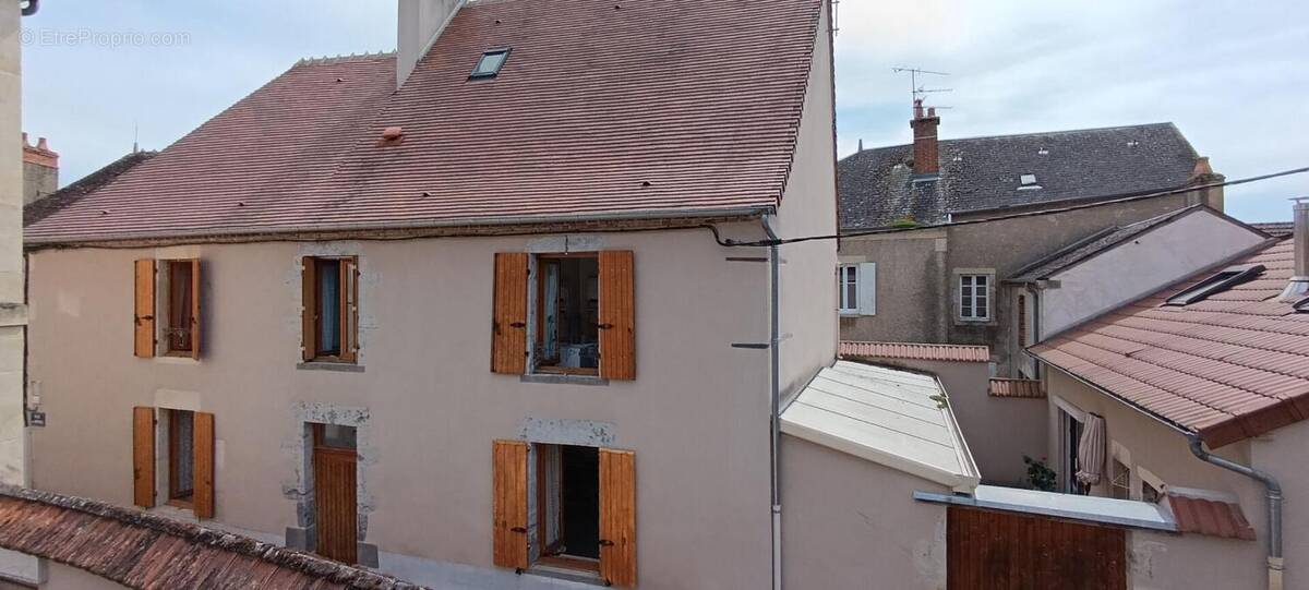Maison à LE VEURDRE