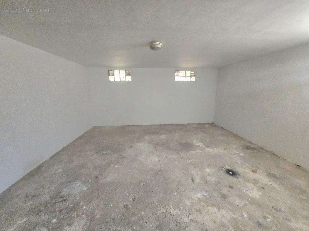 Marignane – Appartement/Studio rénové avec jardin, balcon et accès direct au sous-sol privatif de 32,70 m² ! - photo 10