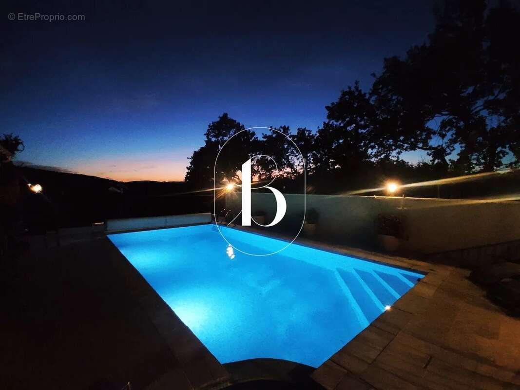 Maison à SAINT-JUST-ET-VACQUIERES