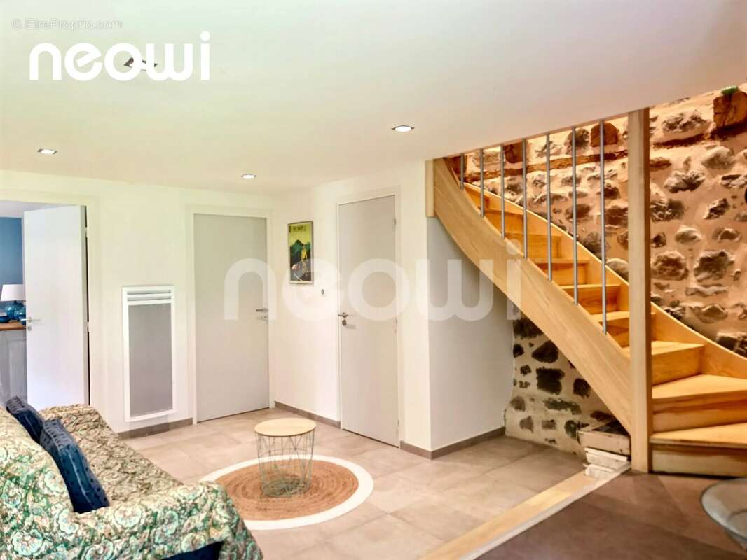 Grange rénovée + maison de bourg de 170 m² à rénover : un projet unique - photo 9