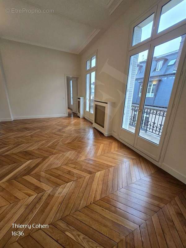 Appartement à PARIS-16E