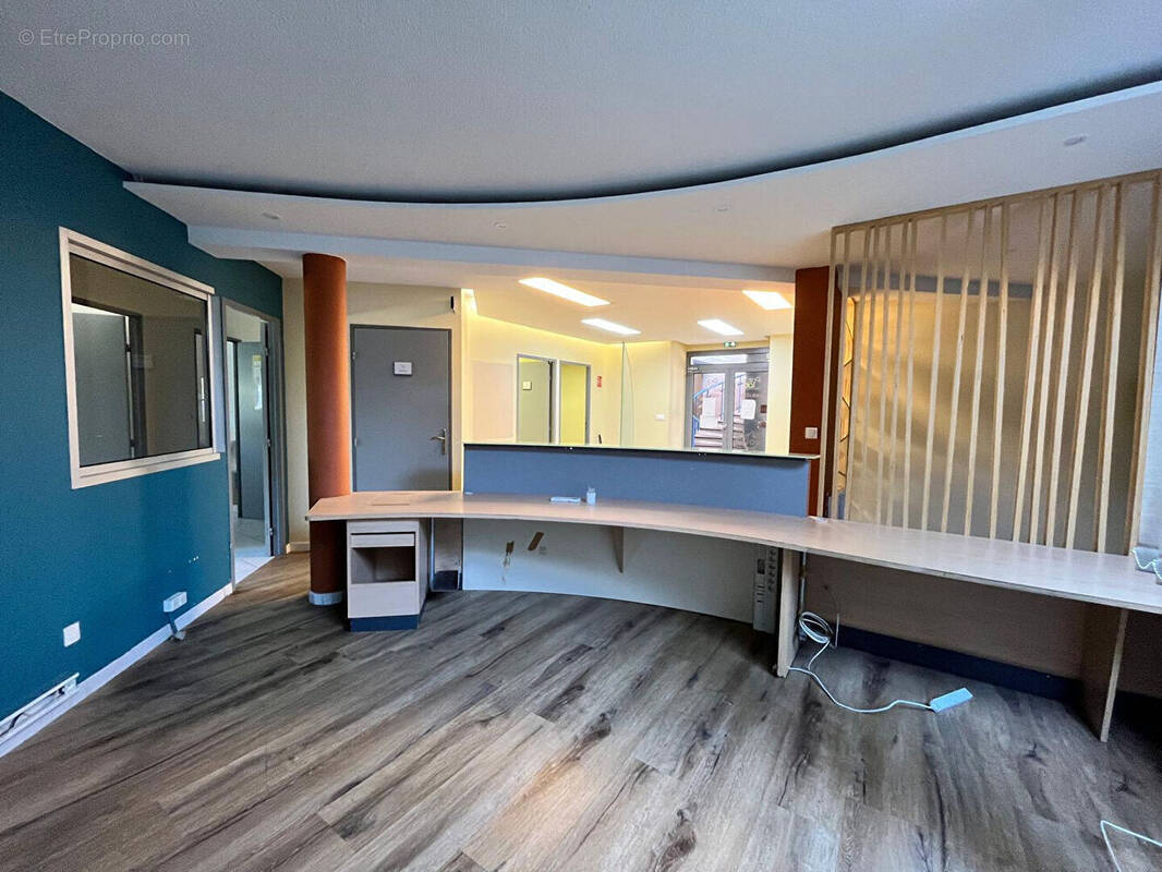 Commerce à SAINT-PAUL-TROIS-CHATEAUX