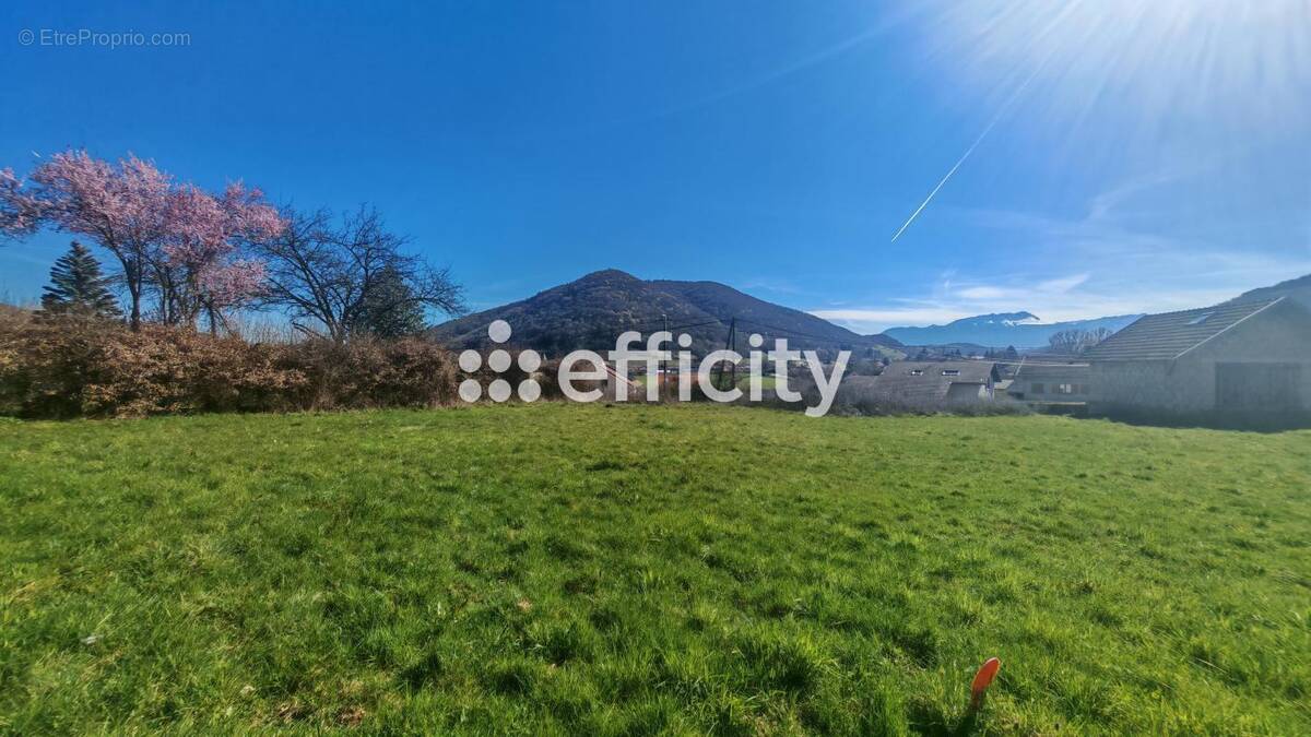 Terrain à CHIRENS