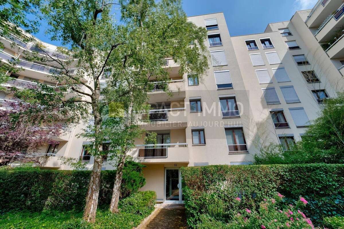 Appartement à COURBEVOIE