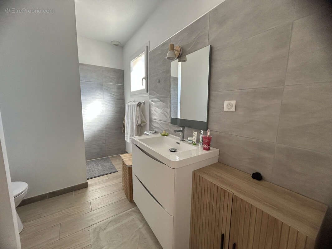 Maison à SAINT-QUENTIN-LA-POTERIE