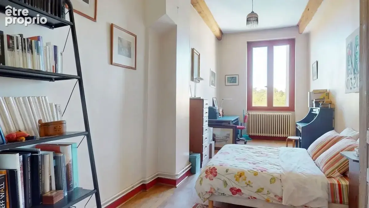 Appartement type Canut de 93m2 en étage élevé au centre de Saint Just - photo 7