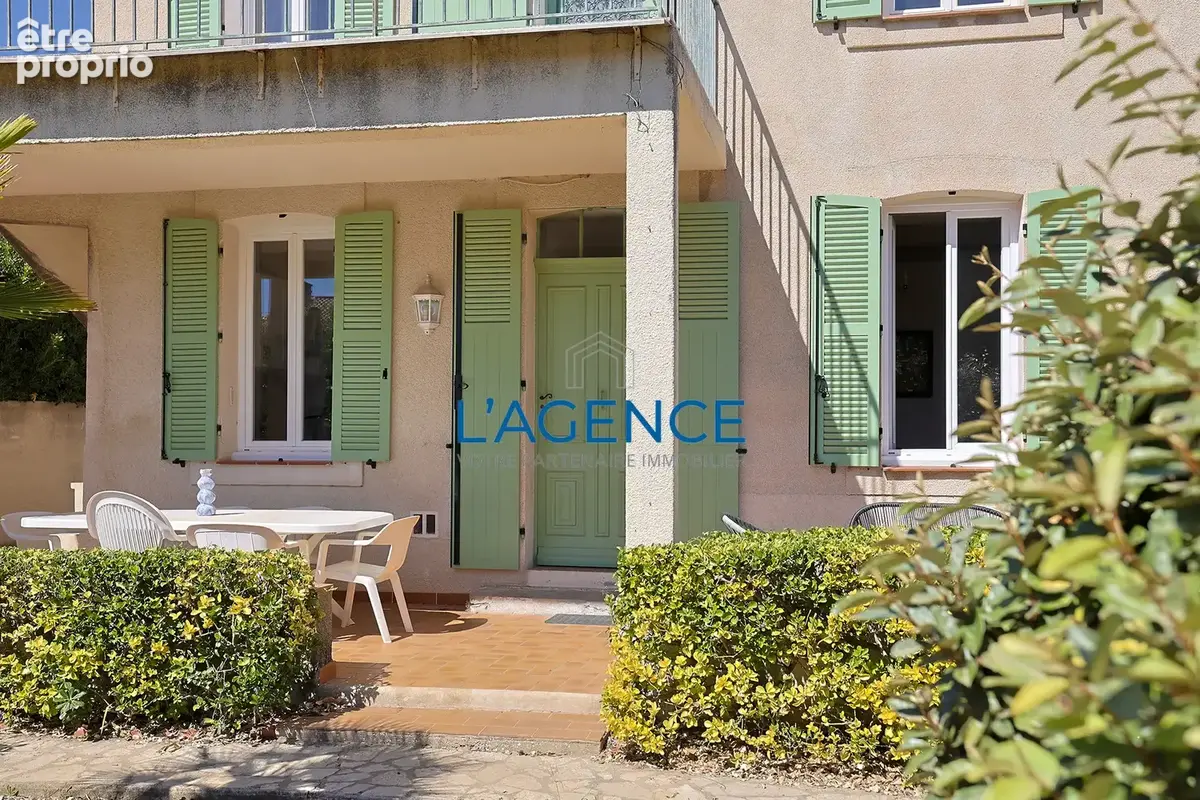 Port de carqueiranne - maison de caractere avec terrain + garage - photo 2