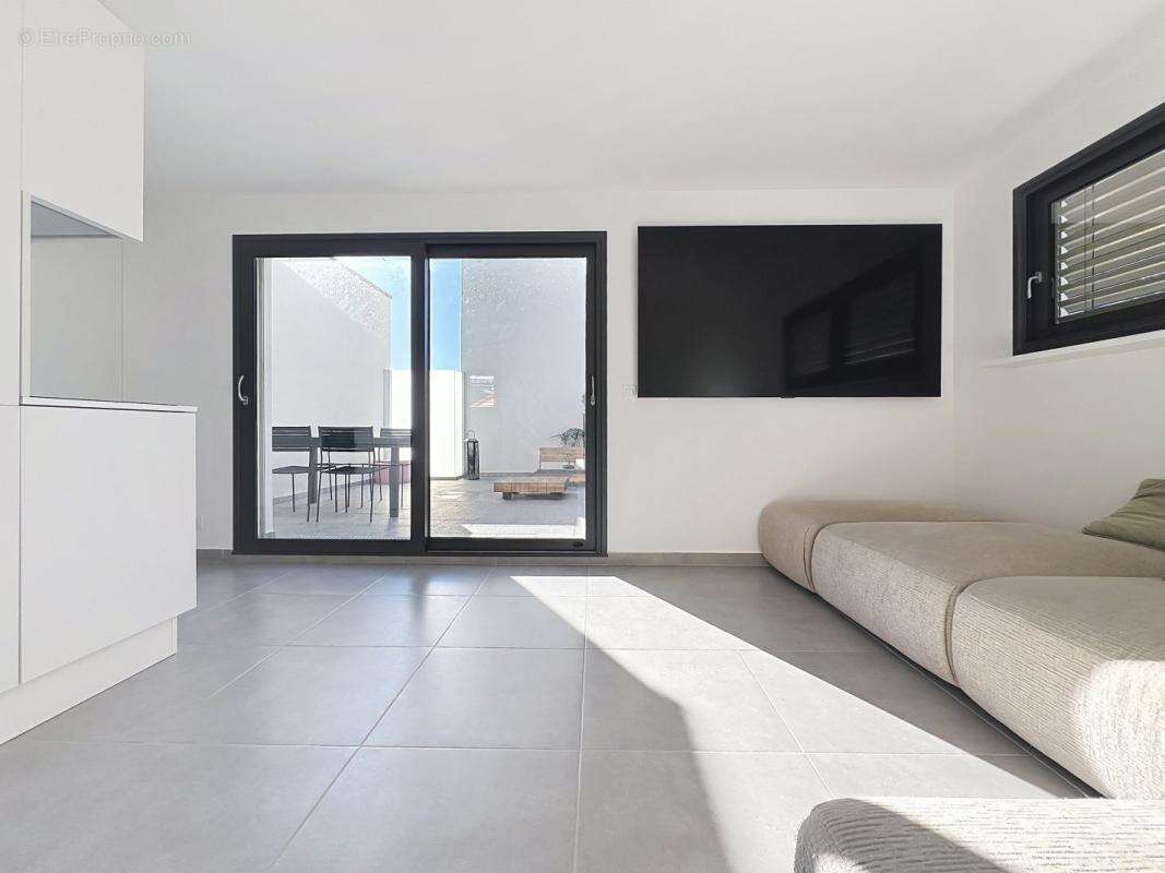 Appartement à VALLAURIS