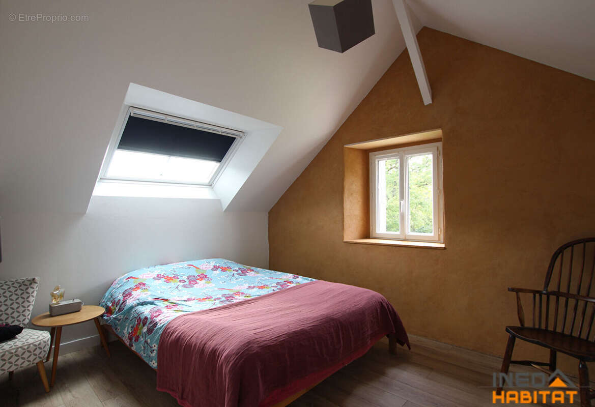 Maison à BOURG-DES-COMPTES