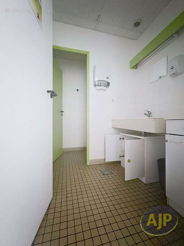 Local commercial Segre - photo 3
