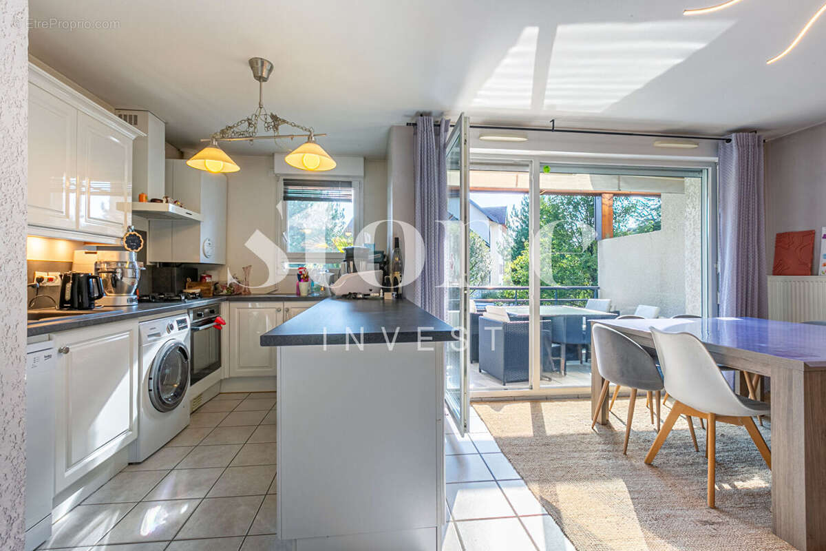 Appartement à POISY