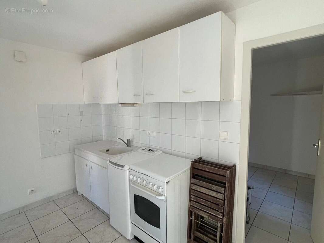 Cuisine T1 - 1er Etage - Appartement à CHAUFFAILLES