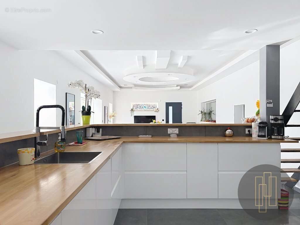 Maison à CHAMBOST-ALLIERES