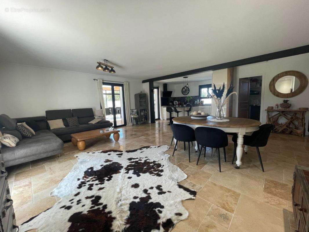 Maison à CHAMPCEVINEL