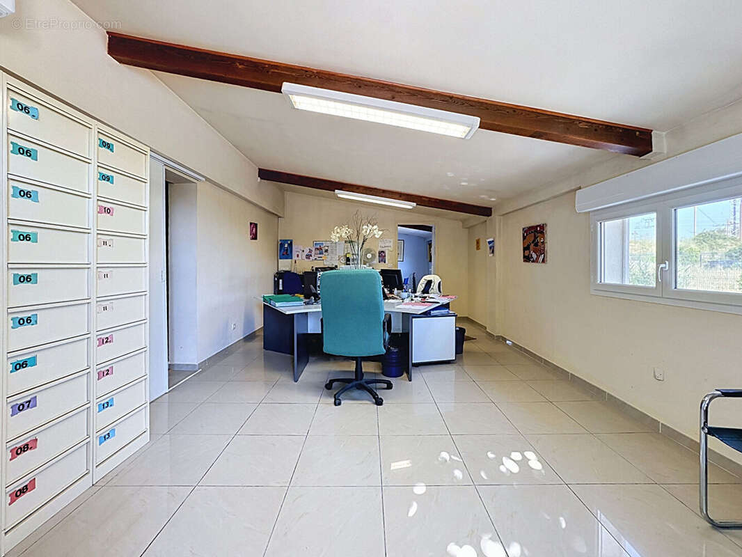 Vendre ensemble immobilier de 395 m² avec piscine à arles - photo 13