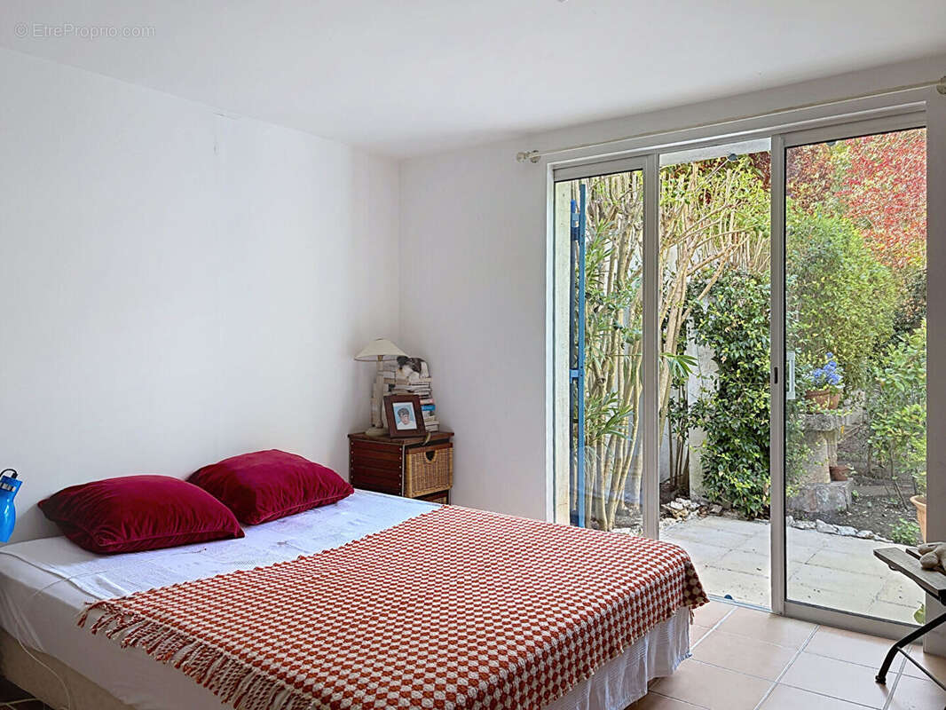 Maison 124 m² à Saint-Marc-Jaumegarde  - photo 8