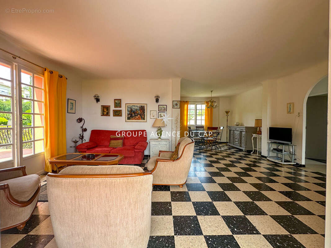 Maison à LES ISSAMBRES