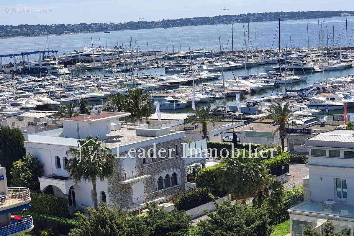 Appartement à VALLAURIS