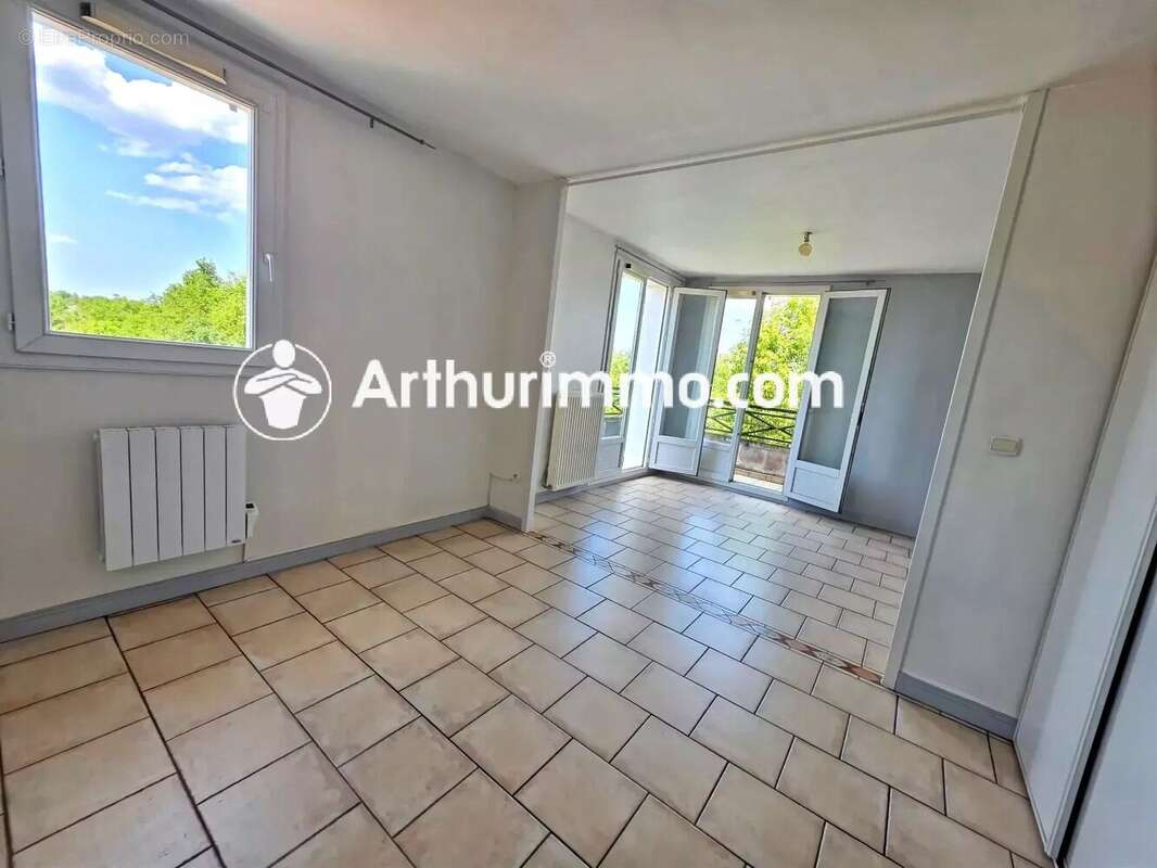Appartement à SAVIGNY-LE-TEMPLE