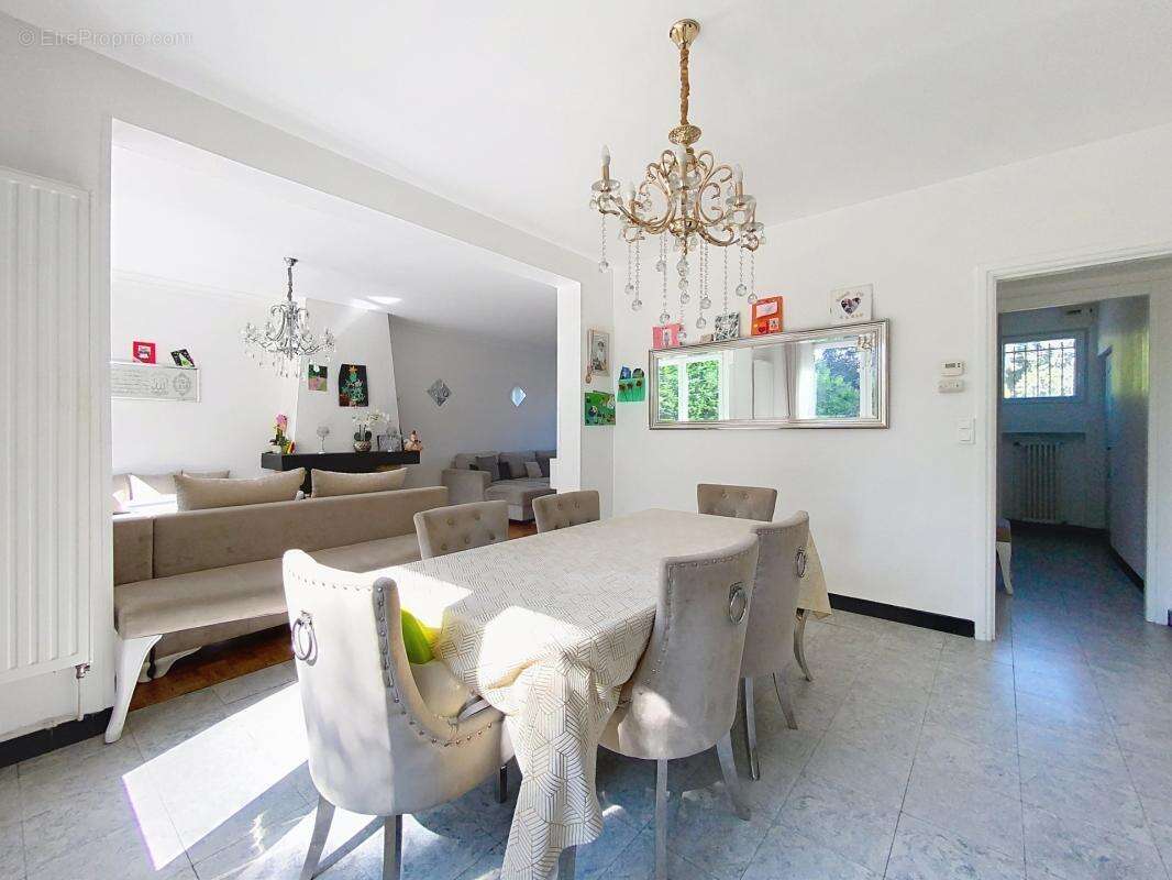 Maison à LA CHAPELLE-D&#039;ARMENTIERES