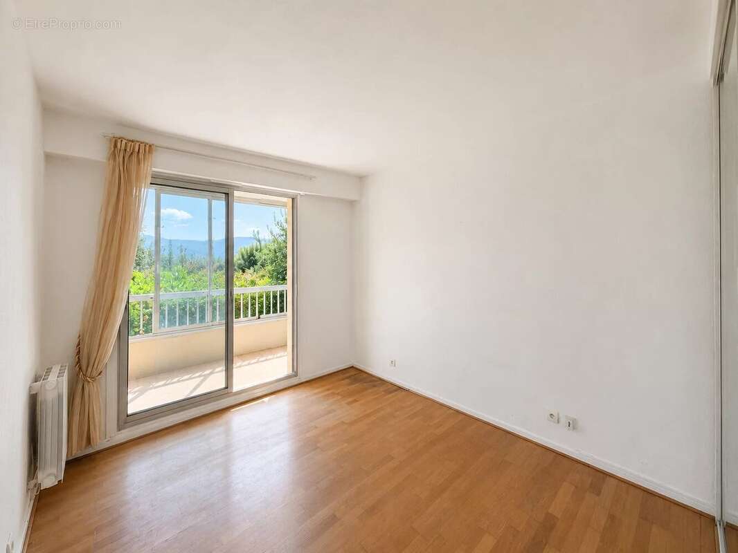 Duplex T3 72 m² Vue panoramique exceptionnelle sur Nice  Saint-Pierre-de-Féric - photo 8
